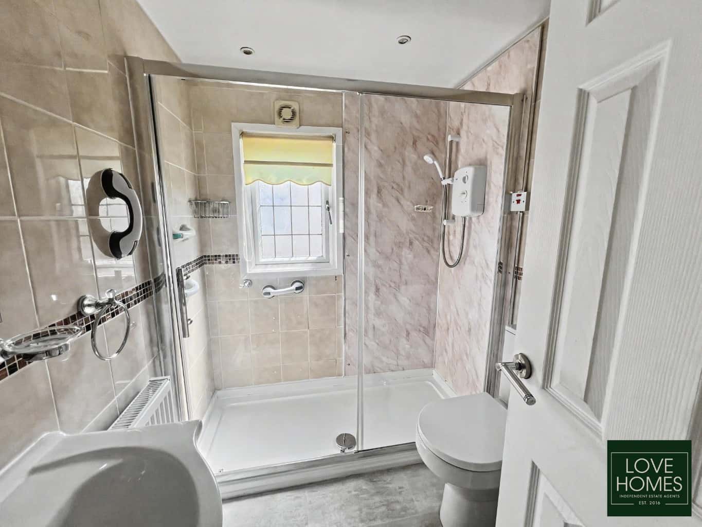 Peaceful Park Home Living near Lytham: 2 Beds, Ready to Move In. Property image 4