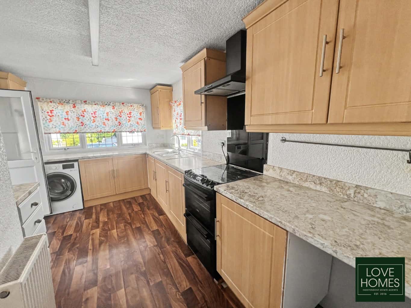 Peaceful Park Home Living near Lytham: 2 Beds, Ready to Move In. Property image 3