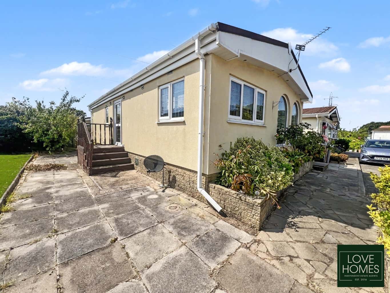 Peaceful Park Home Living near Lytham: 2 Beds, Ready to Move In. Property image 13