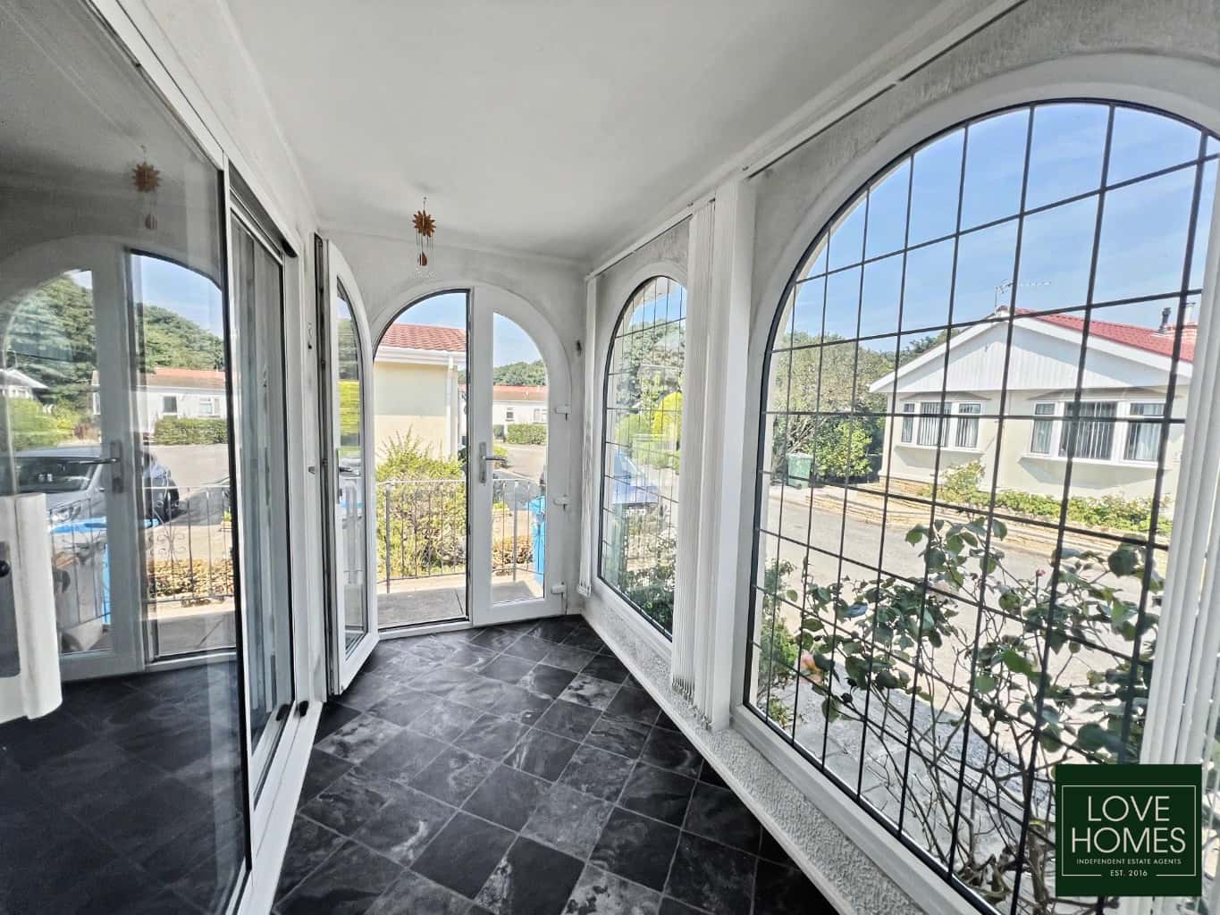Peaceful Park Home Living near Lytham: 2 Beds, Ready to Move In. Property image 12