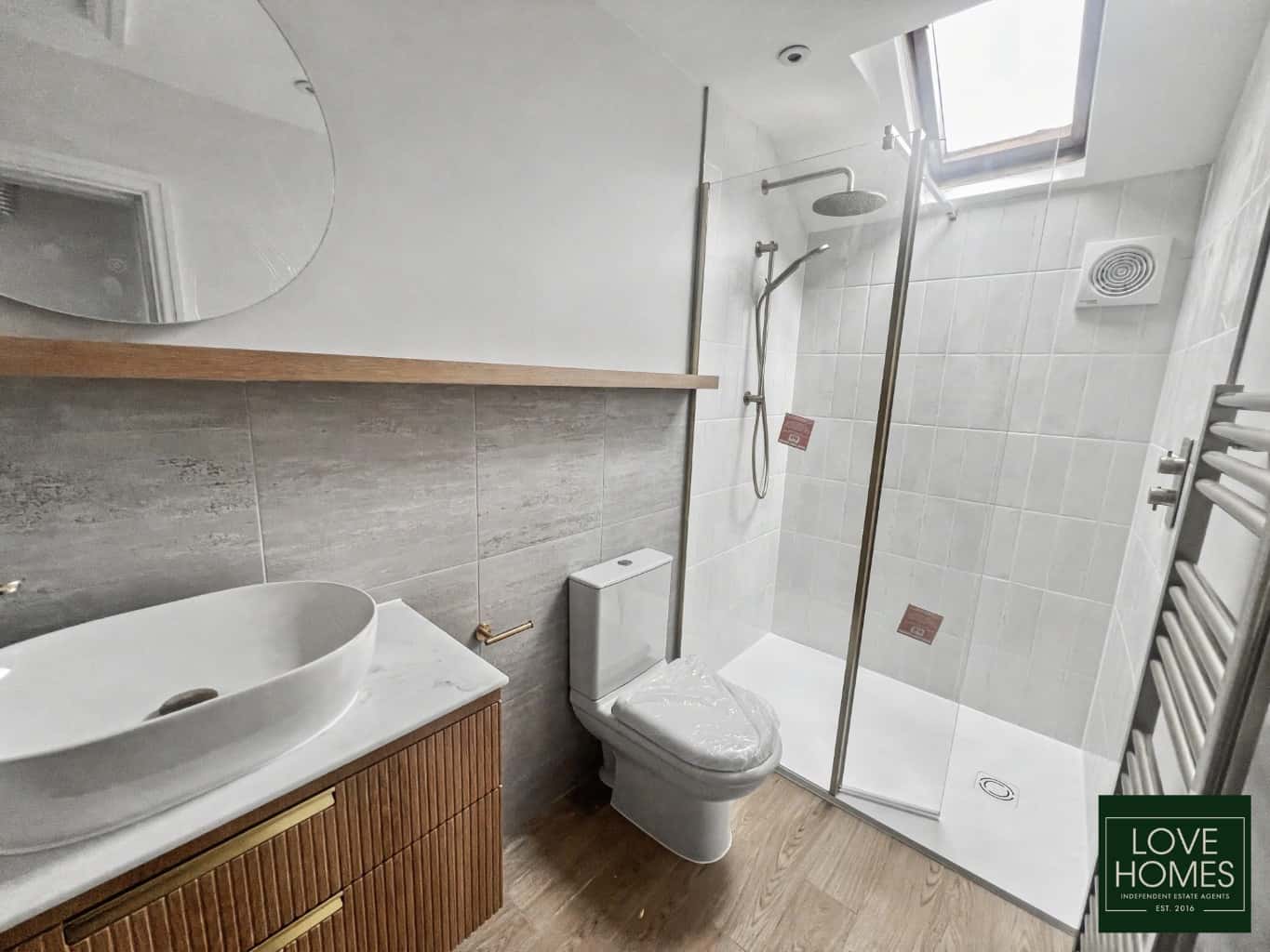 Charming Renovated 1 Bed Cottage in Barton with Parking. Property image 4