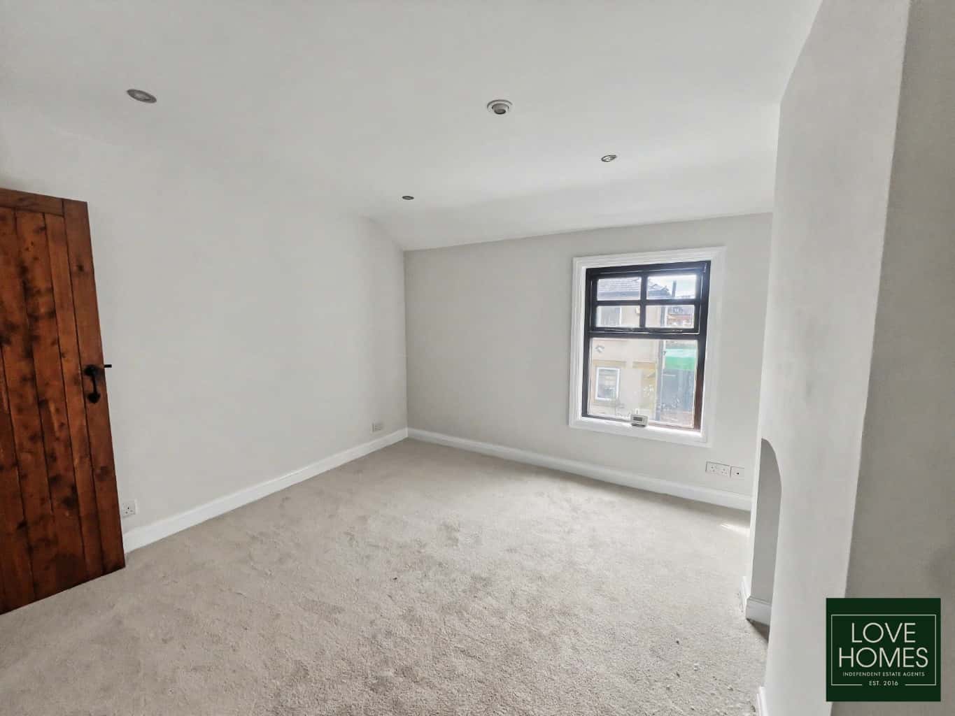 Charming Renovated 1 Bed Cottage in Barton with Parking. Property image 7