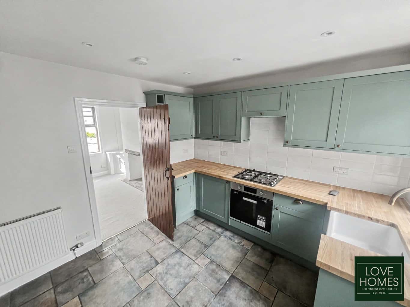 Charming Renovated 1 Bed Cottage in Barton with Parking. Property image 3