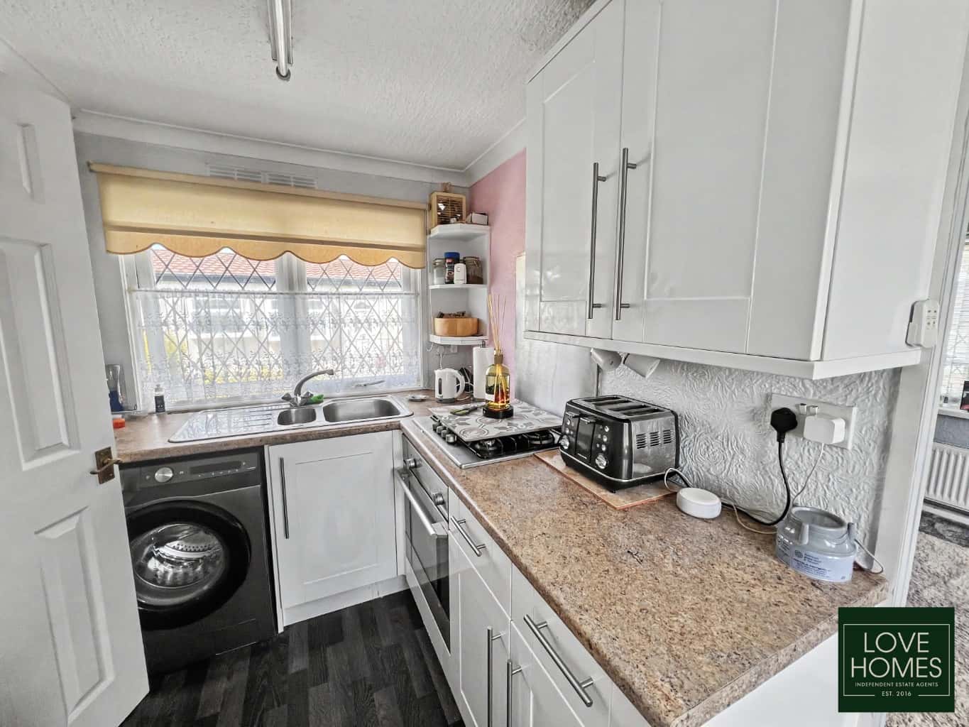 Peaceful Park Home on Carr Bridge near Lytham st Annes. Modern Comforts, Community Living. Property image 5