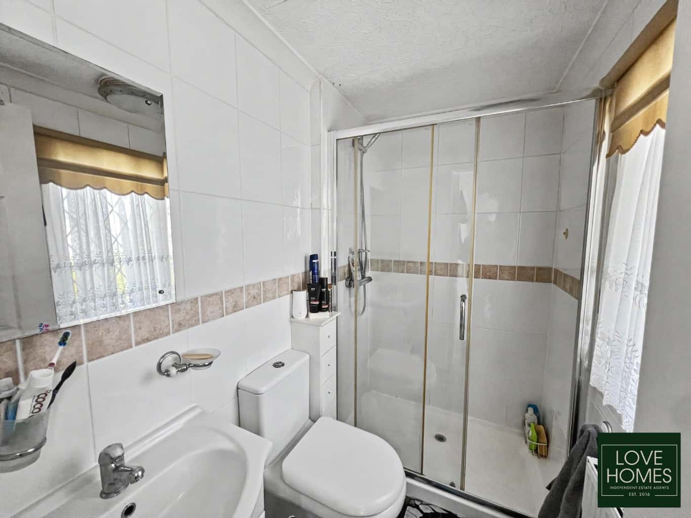 Peaceful Park Home on Carr Bridge near Lytham st Annes. Modern Comforts, Community Living. Property image 7