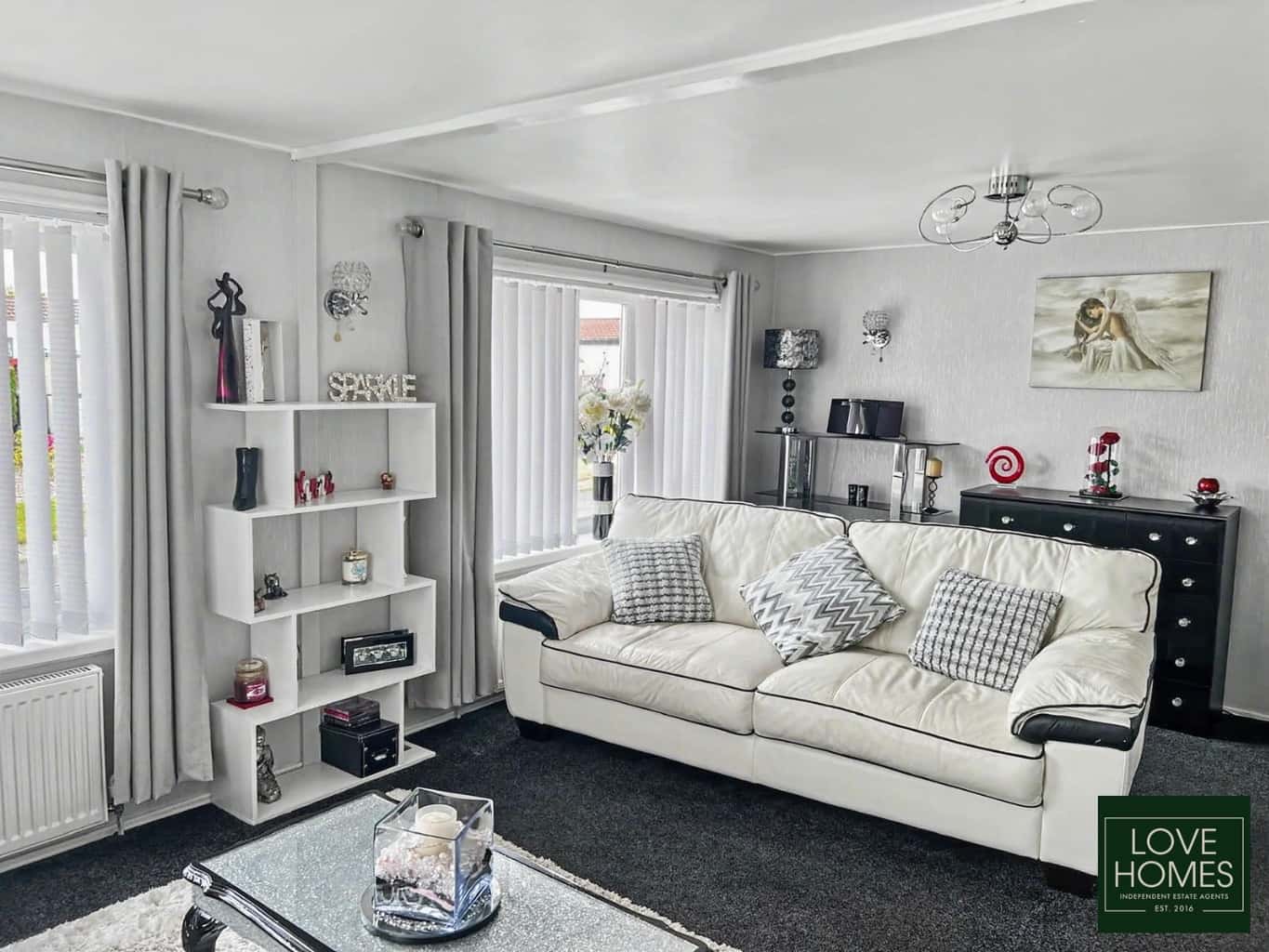 Modern 2 Bed Park Home in Carr Bridge near Lytham St Annes. Property image 2