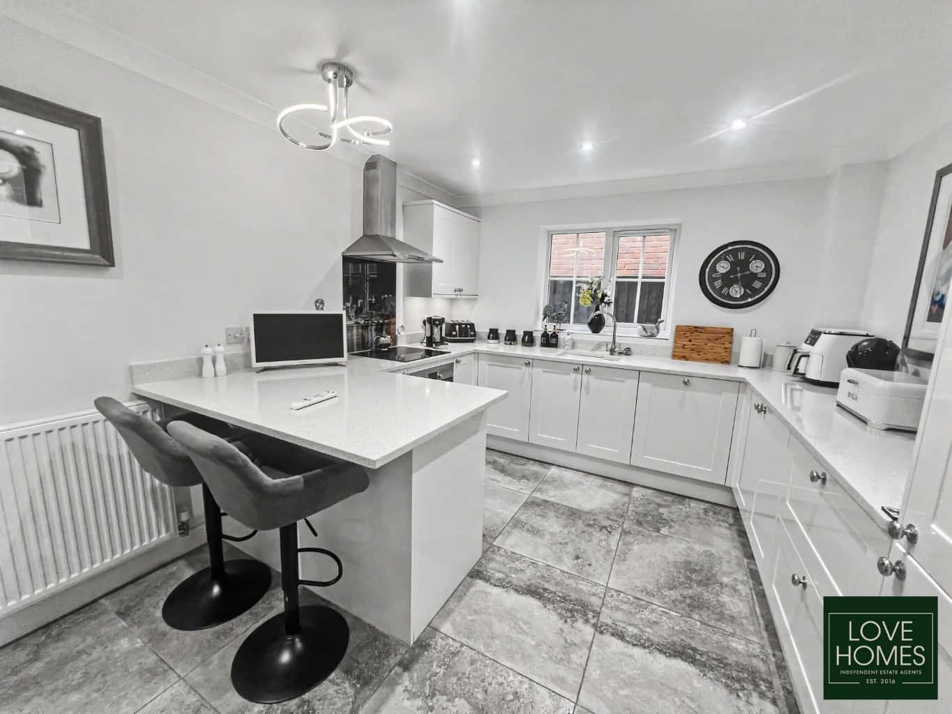 Stunning 3-Bed Detached Home in Quiet Elswick Cul-de-Sac Property image 3