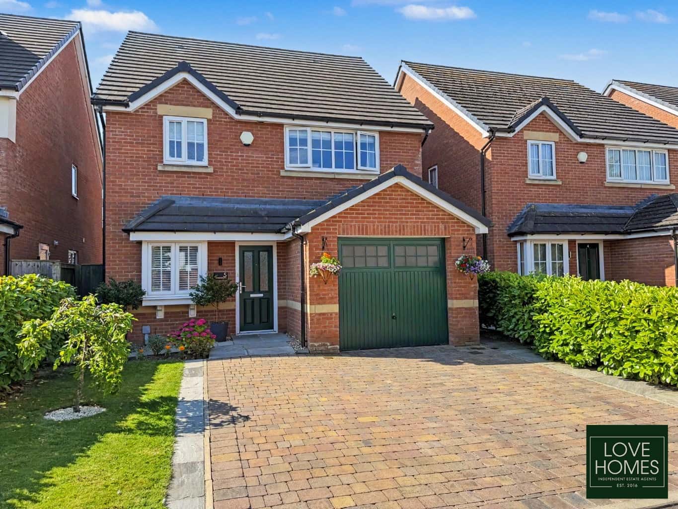 Stunning 3-Bed Detached Home in Quiet Elswick Cul-de-Sac Property image 1
