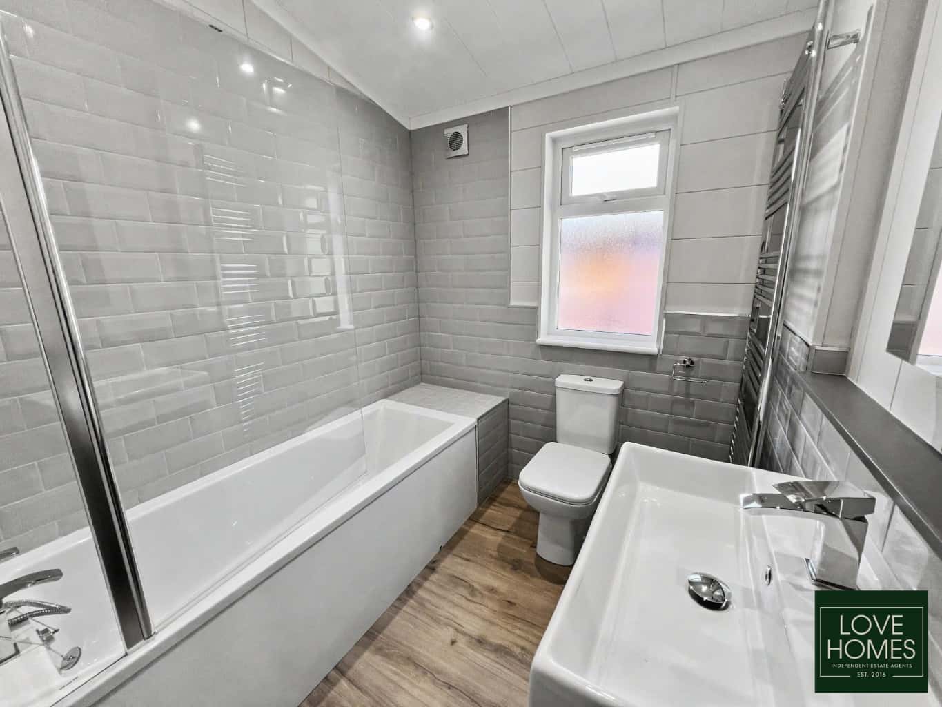 Luxury Omar Kingfisher Lodge: Spacious Living at Lawnsdale Park. Property image 10
