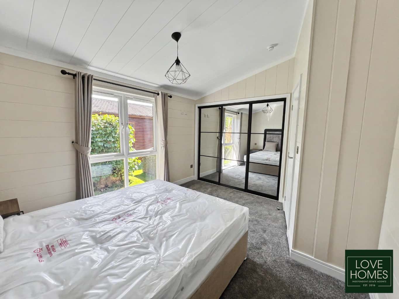 Luxury Omar Kingfisher Lodge: Spacious Living at Lawnsdale Park. Property image 15