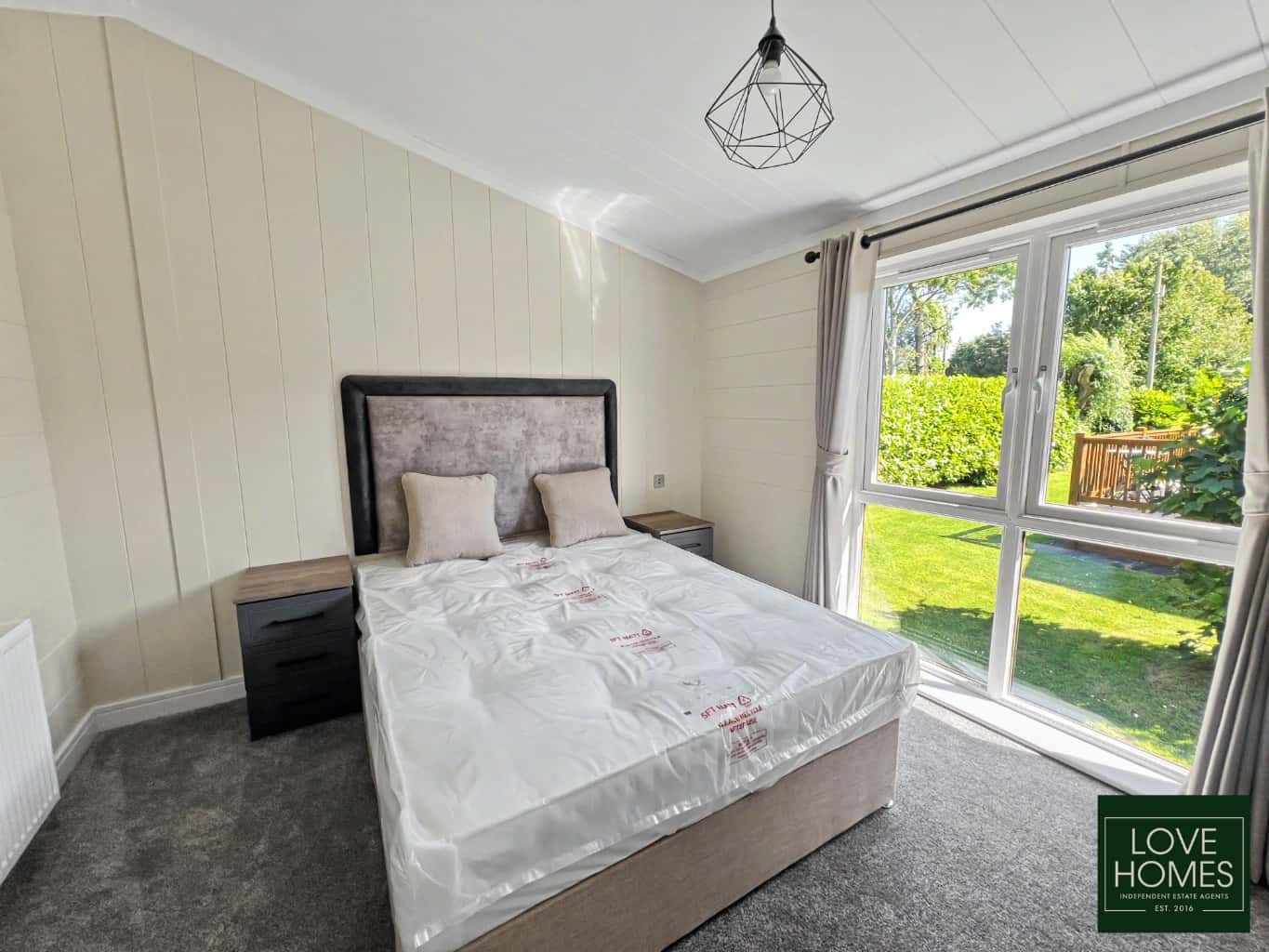 Luxury Omar Kingfisher Lodge: Spacious Living at Lawnsdale Park. Property image 14