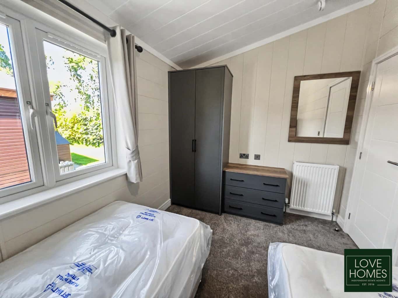 Luxury Omar Kingfisher Lodge: Spacious Living at Lawnsdale Park. Property image 12