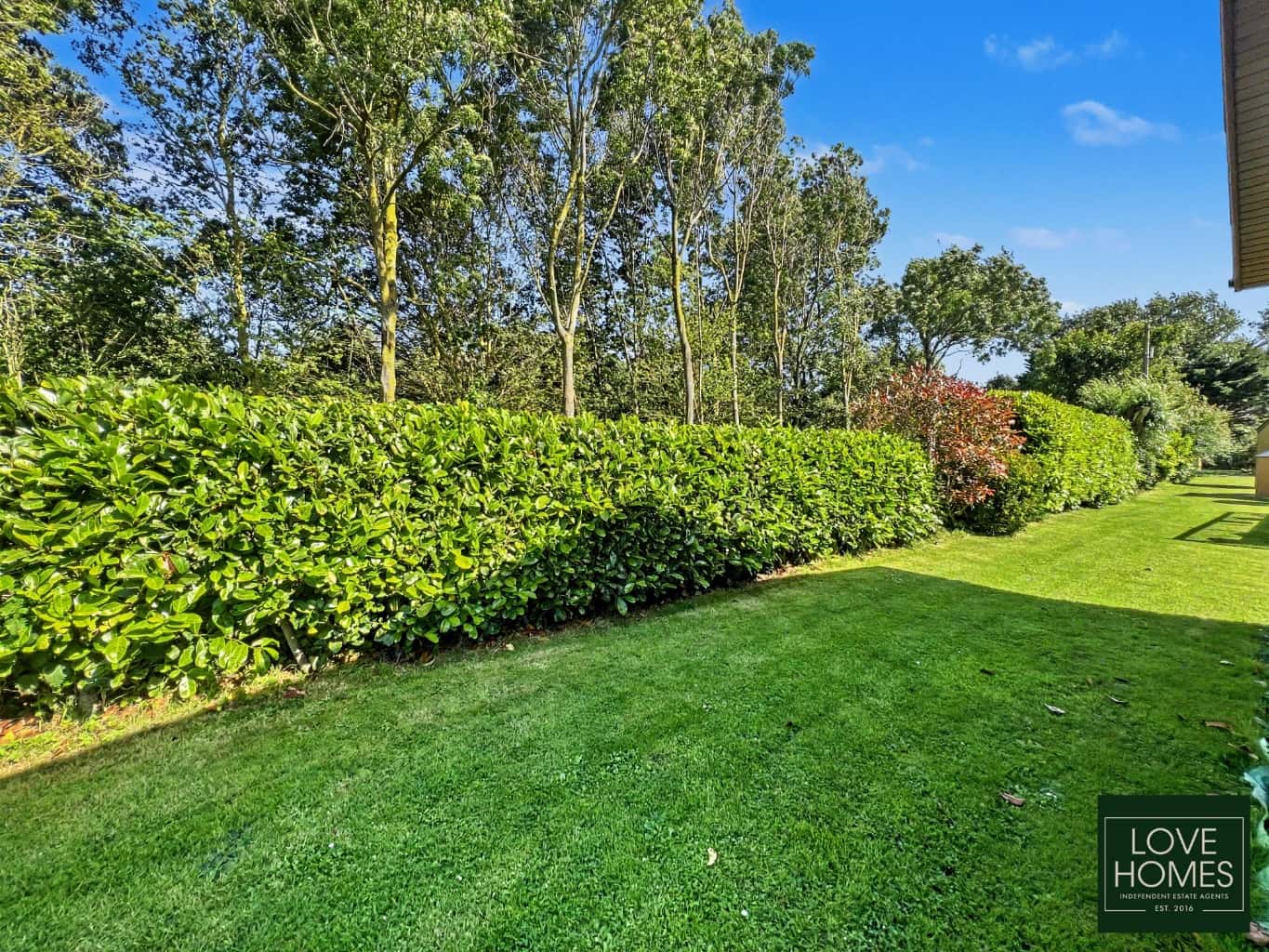 Luxury Omar Kingfisher Lodge: Spacious Living at Lawnsdale Park. Property image 18