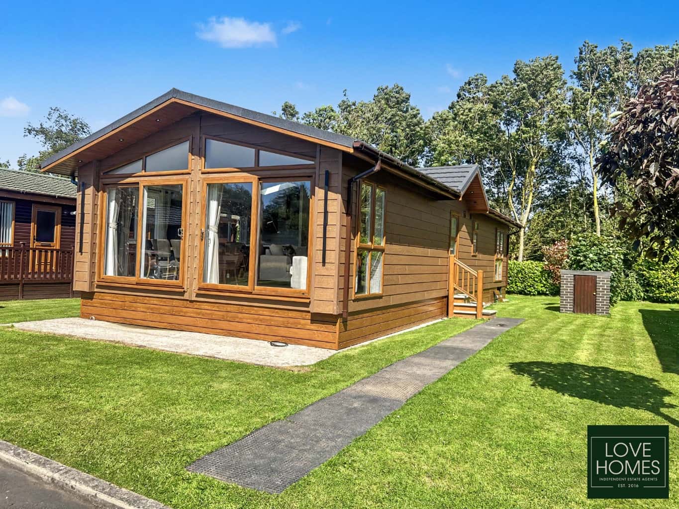 Luxury Omar Kingfisher Lodge: Spacious Living at Lawnsdale Park. Property image 20
