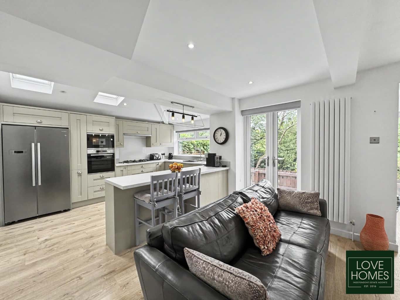 Extended Greenmount Home with Golf Course Views & Modern Luxury Property image 8