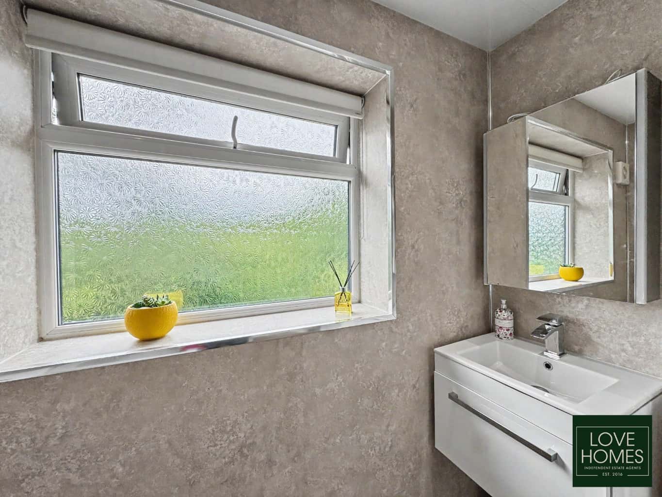 Extended Greenmount Home with Golf Course Views & Modern Luxury Property image 17