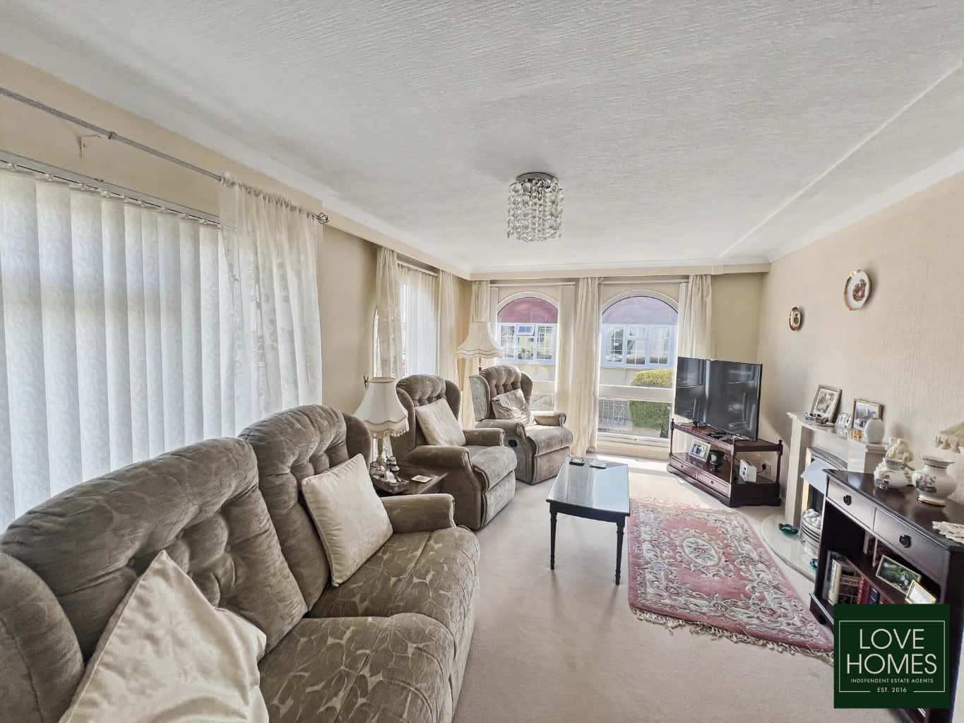 Charming 2 Bed Park Home in Wyre Vale Park, Garstang, with Generous Plot. Property image 2