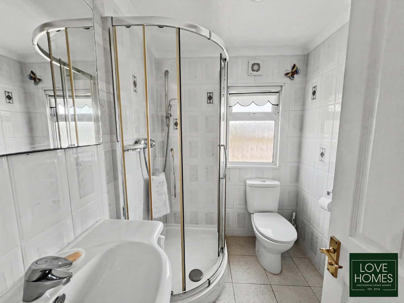 Charming 2 Bed Park Home in Wyre Vale Park, Garstang, with Generous Plot. Property image 8