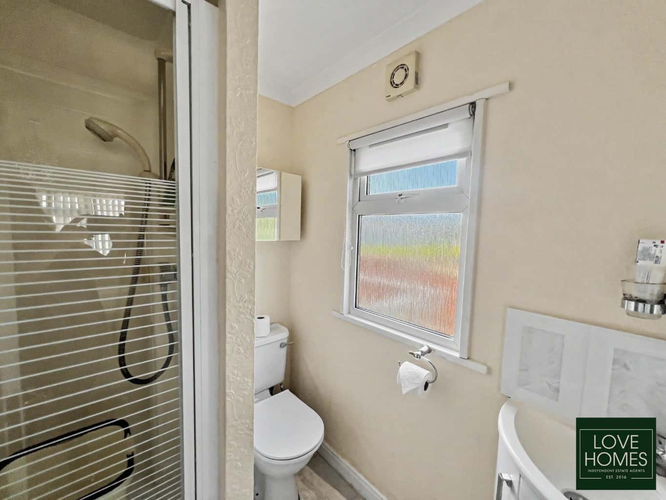 Charming 2 Bed Park Home in Wyre Vale Park, Garstang, with Generous Plot. Property image 11
