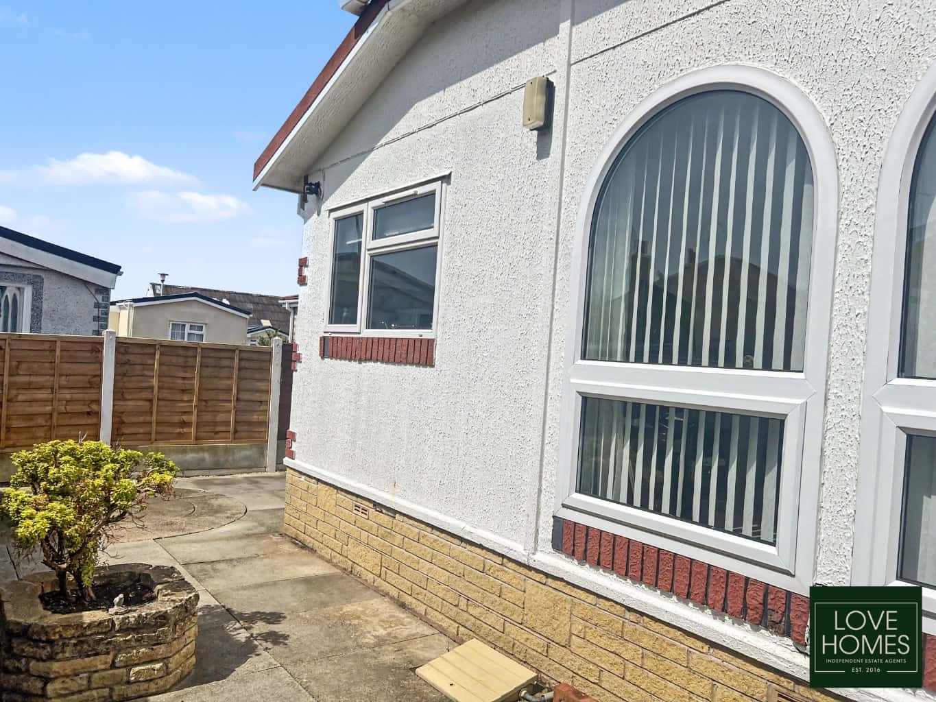 Charming 2 Bed Park Home in Wyre Vale Park, Garstang, with Generous Plot. Property image 14